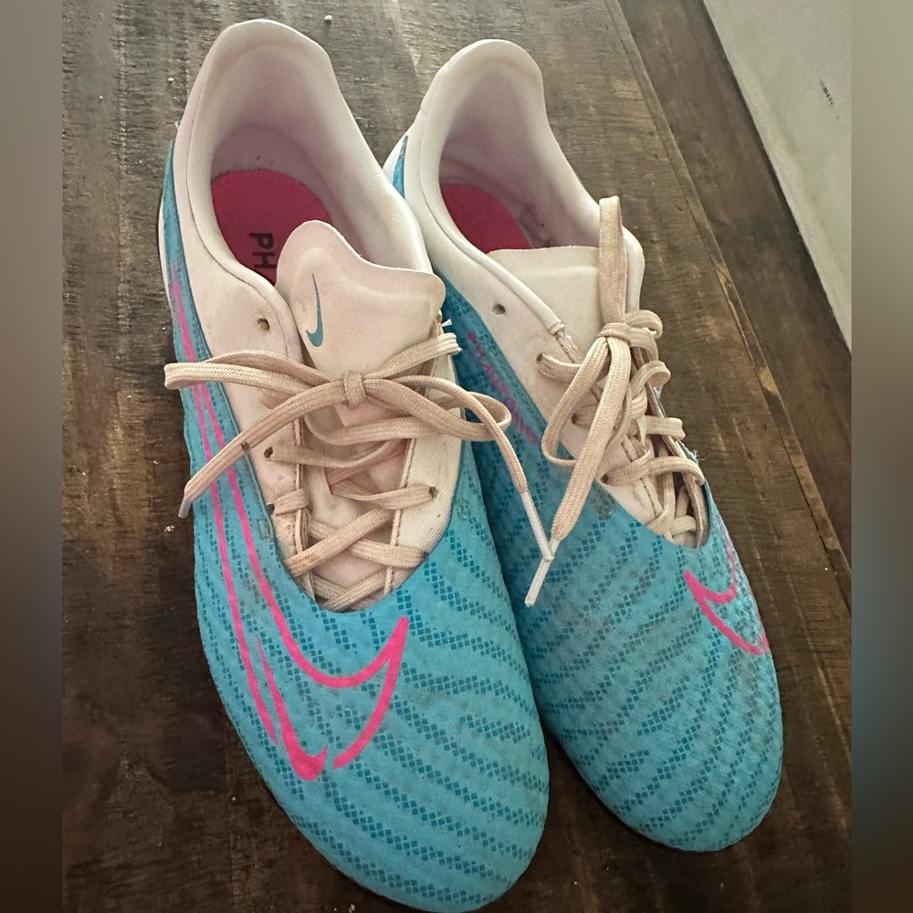 Nike women’s soccer cleats